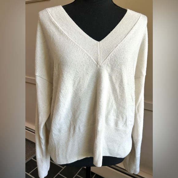 Banana Republic cashmere sweater - Picture 1 of 7